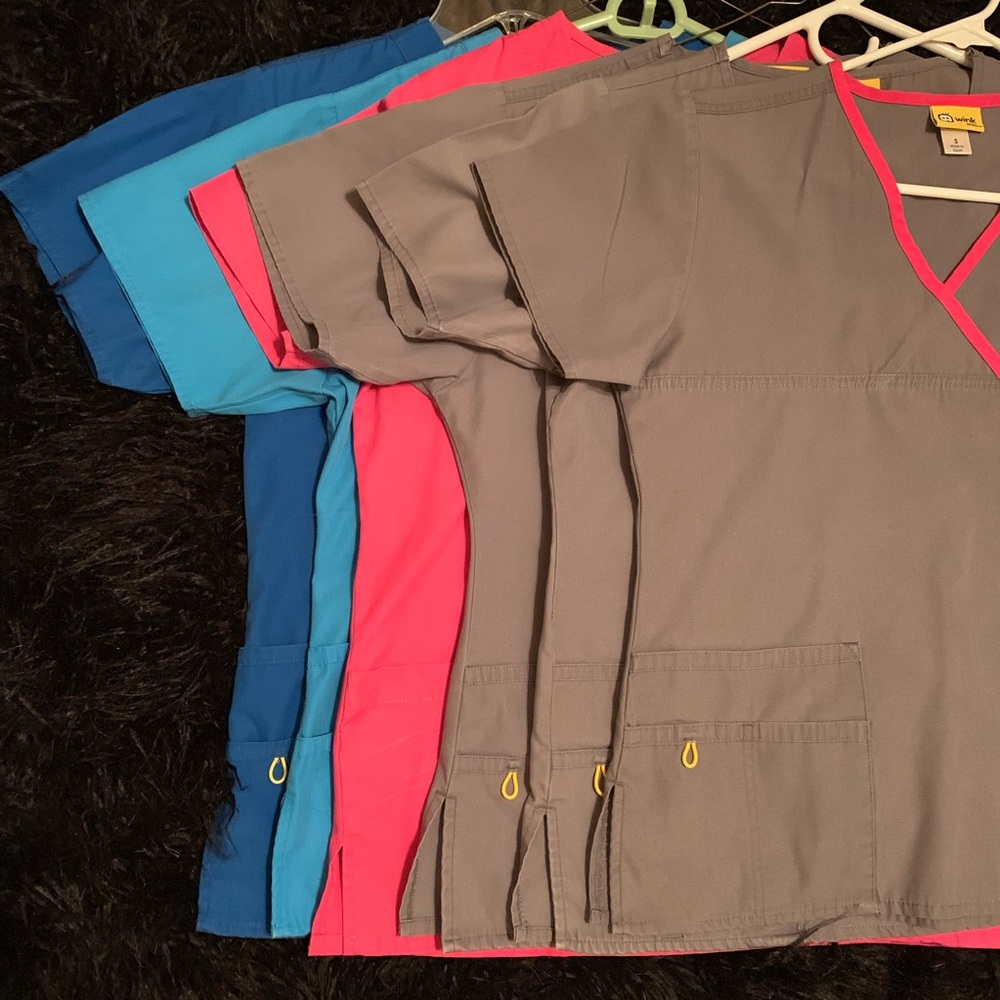 Set of 6 scrub tops!